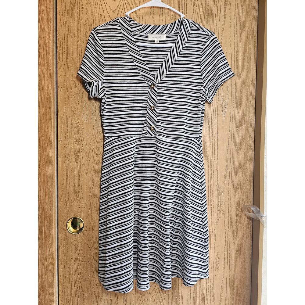 No comment - NY LA XL Jrs dress. Gray/white/black. Ribbed.
